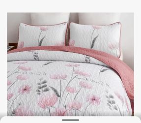 *BRAND NEW* Floral QUEEN Quilt / Bedspread Set