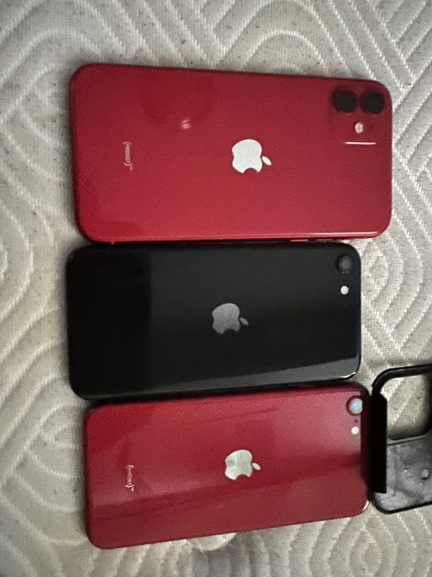 iPhone 11 And 2 IPhone SE 3rd Gen
