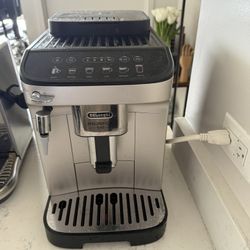 Magnifica Evo Espresso Machine | De'Longhi