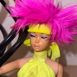 Barbie 1968 Midge Fashion Queen And Assorted Clothes