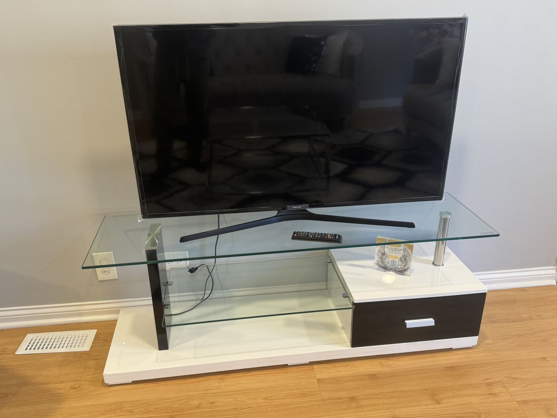 Tv With Tv Stand $120
