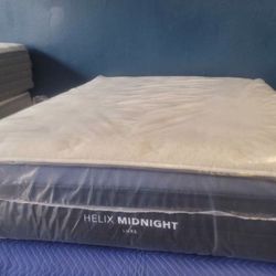 HELIX MIDNIGHT LUXE QUEEN MATTRESS 