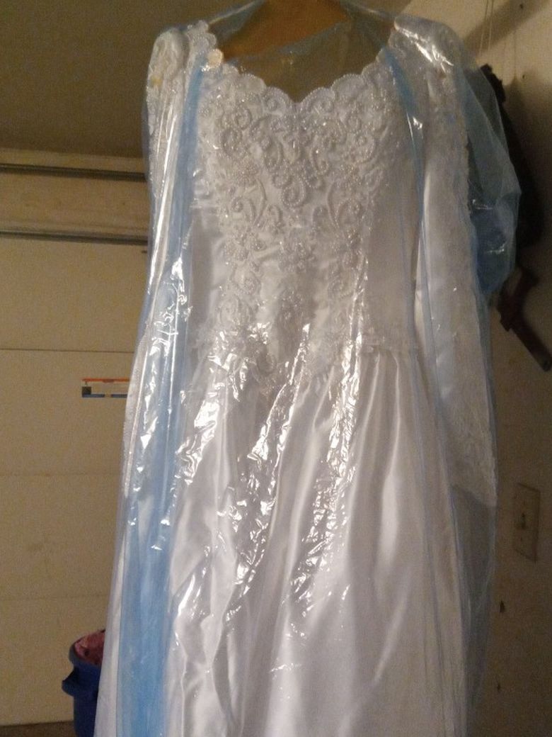 New Italian Wedding Dress Beautifully Made
