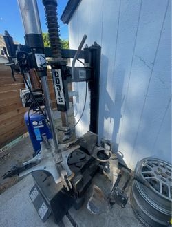 Coats Tire mounting and balancing machine