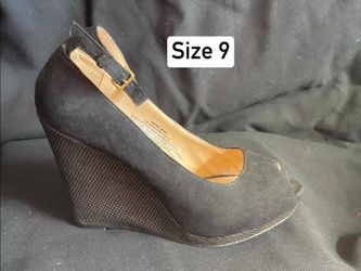 New women’s shoes size 9