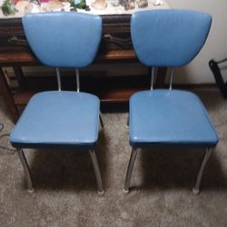 4  Retro Chairs  In Great Condition 