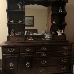 Dresser With Mirror Hutch