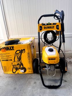DeWalt 2400 PSI 1.1 GPM Cold Water Electric Pressure washer