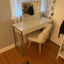 Vanity Mirror And Chair Set