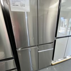 Bespoke 23 cu. ft. Counter Depth 4-Door Flex™ Refrigerator with Beverage Center™ & Customizable Door Panels in Stainless Stee