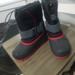 Boots For Boys  Size 3.Brand New.