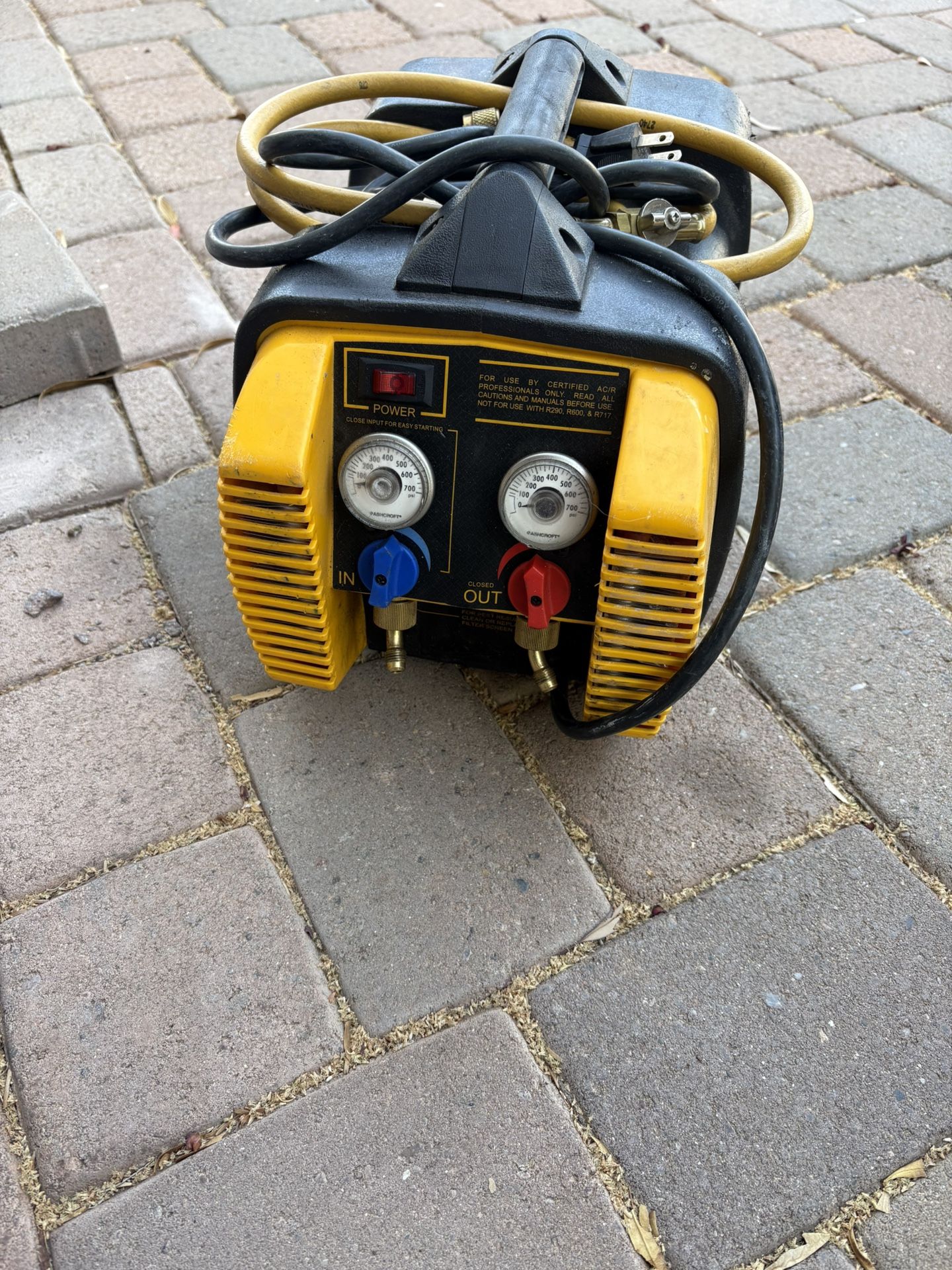 DC vacuum pump
