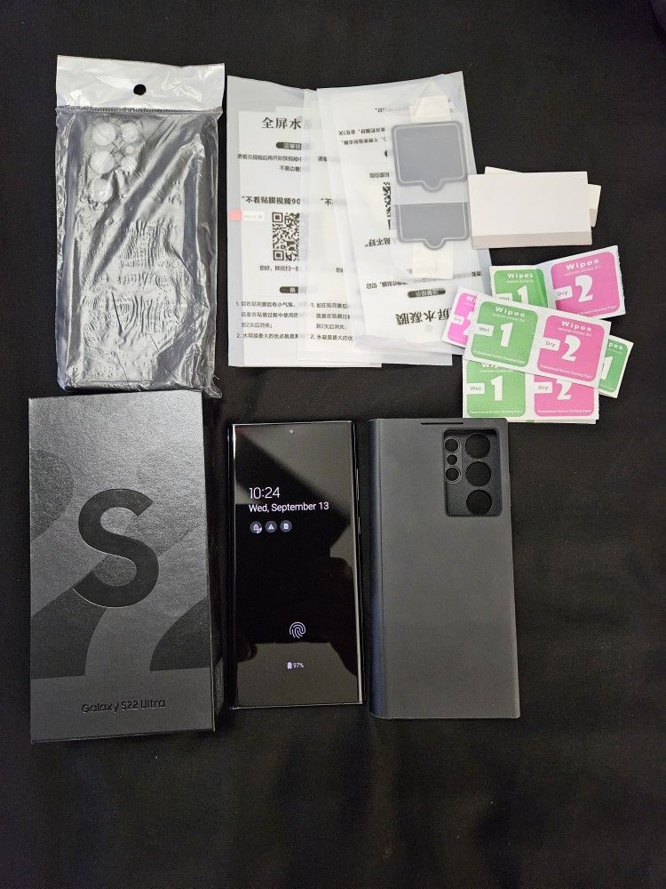 Unlocked Samsung Galaxy S22 Ultra Cell Phone 256 GB excellent Condition Verizon S-View Flip Case Screen Protector