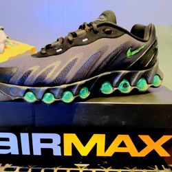 Nike dn8 black and green size 10.5