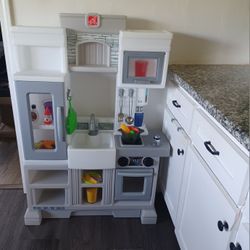 Play Kitchen 