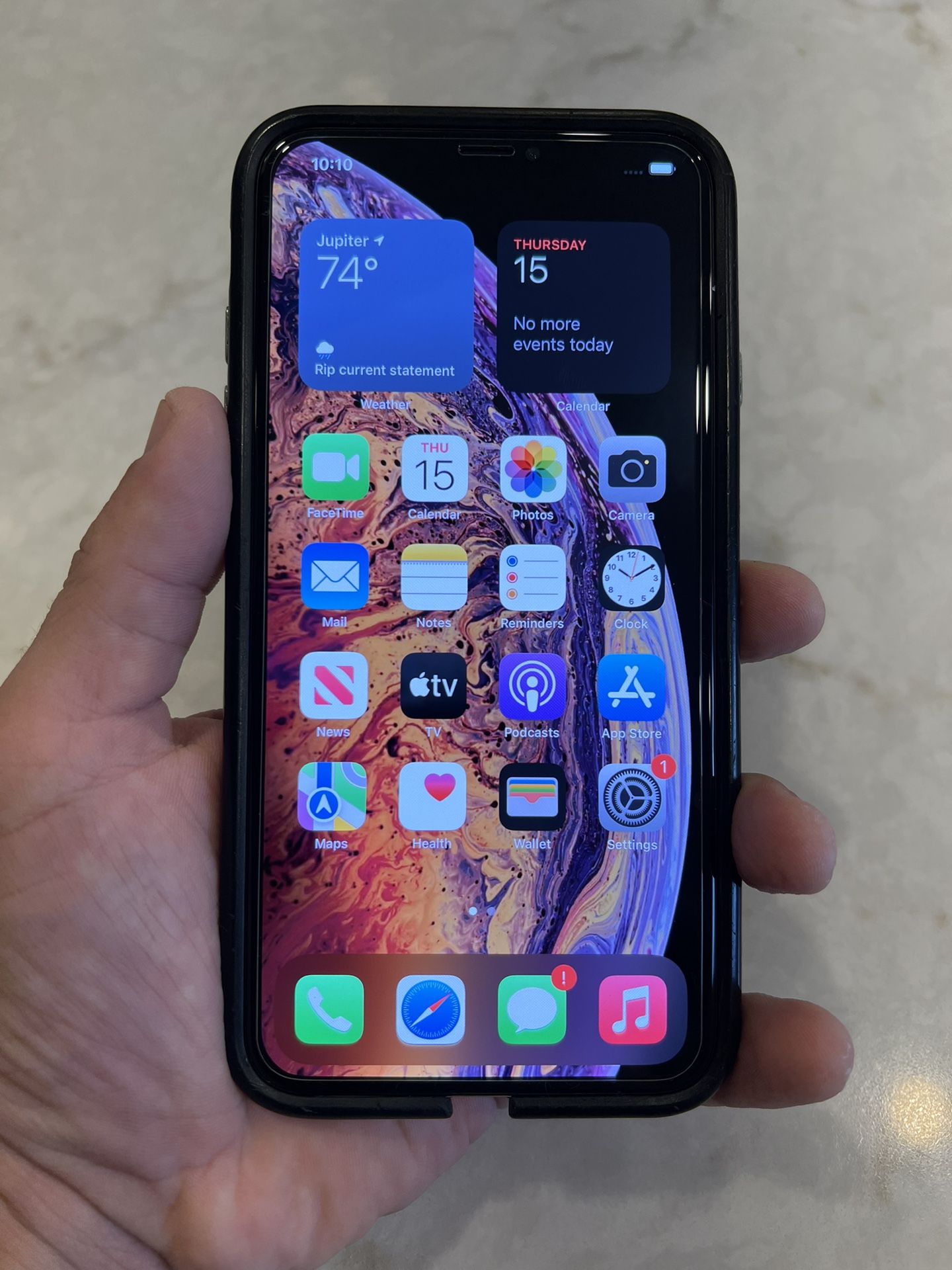 iPhone XS Max Unlocked For Any Network W/ New Tempered Glass Screen Protector And Charger
