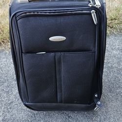 UNDER AIRPLANE SEAT. SIZE. CARRY. ON