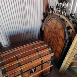 Humpback Antique Trunk 