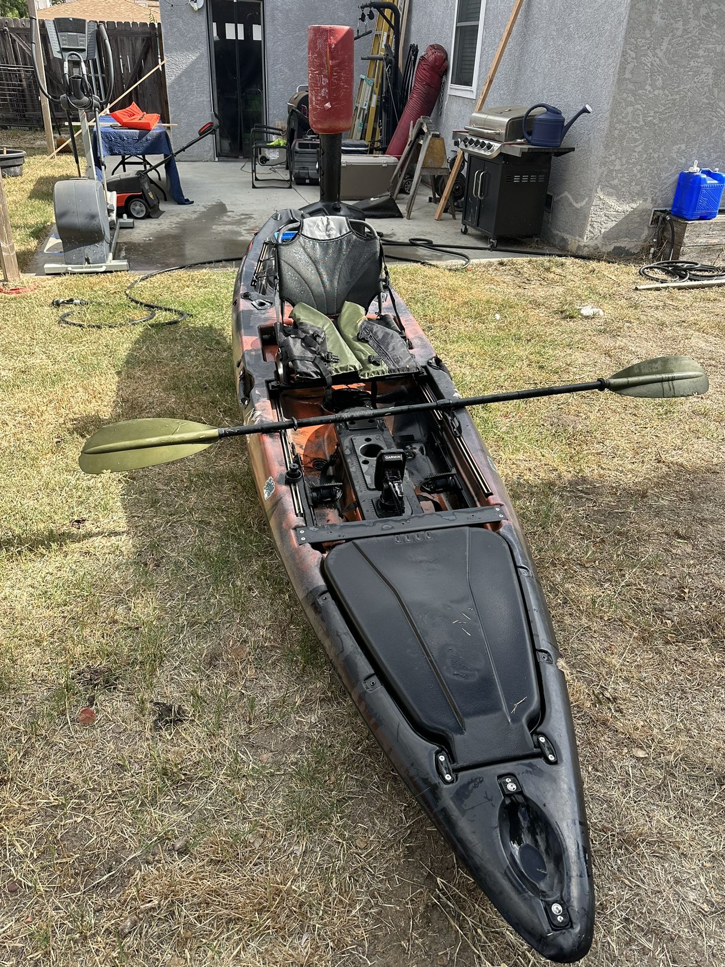 Hoodoo Stingray 130s Kayak W/ Fish Finder And Dolly