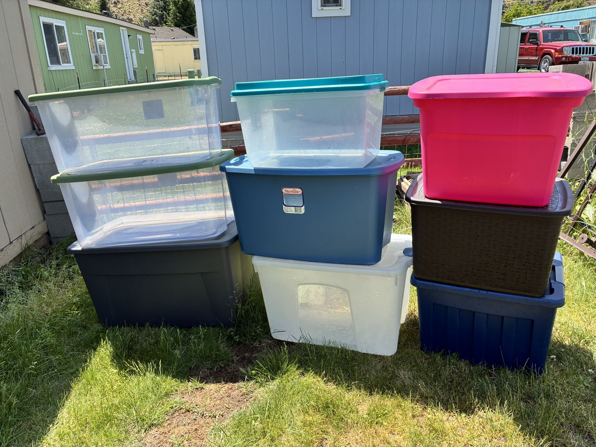 9 containers (including three or more large/extra large containers) altogether $100 (no less) !!! first come first get!!!! Please do not message me