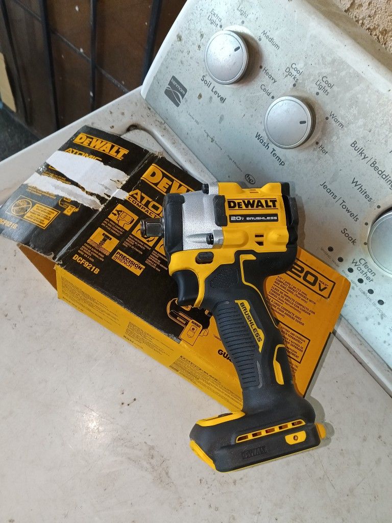 DEWALT
ATOMIC 20V MAX Cordless Brushless 1/2 in. Variable Speed Impact Wrench (Tool Only)