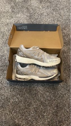New Balance 9060 Men Size 8