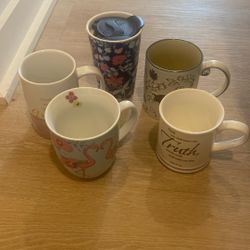 YARD SALE : 5 MUGS