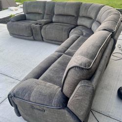 Power Reclining Sectional 