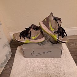 Nike Kyrie 5 Mamba Mentality Shoes-size 4