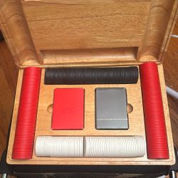 Marlboro Poker Chip Set With 2 Card Decks in Wooden Box