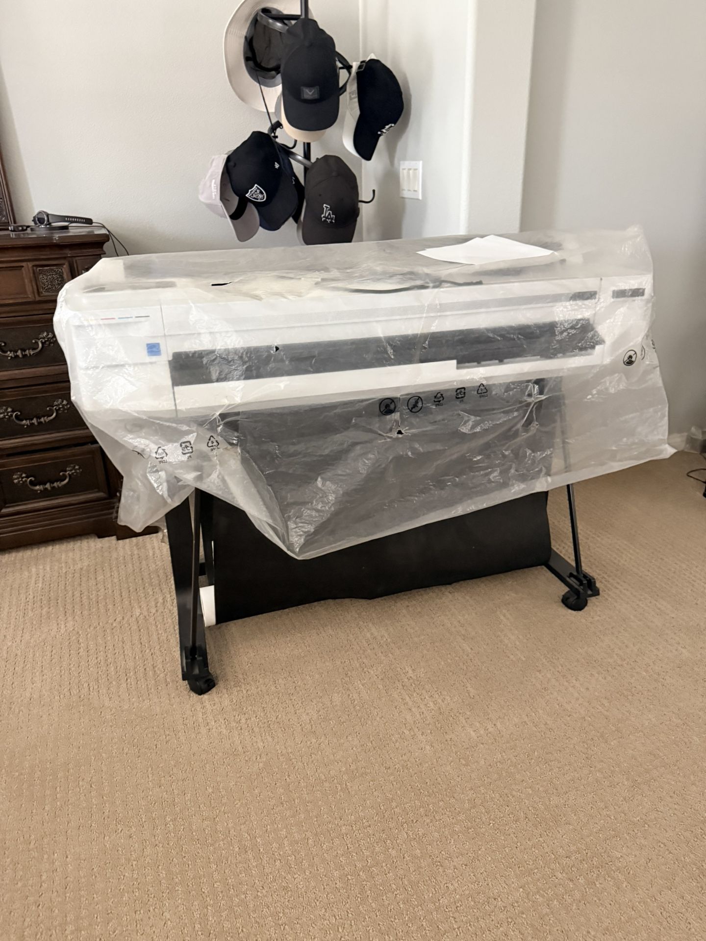 HP DesignJet T530 36” Plotter Printer – FOR PARTS OR REPAIR (Includes Stand)