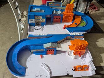 Hot Wheels Fold-Out Track Playset