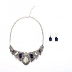 Really beautiful and great design necklace set with earing