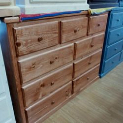 9 DRAW ER PINEWOOD DRESSER.