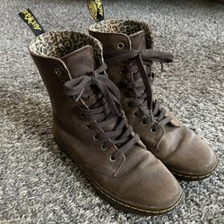 Women’s Brown Dr. Martens Size 6