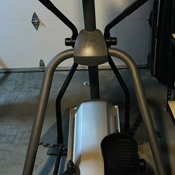 Precor EFX 5.19 Elliptical, excellent condition, fully working