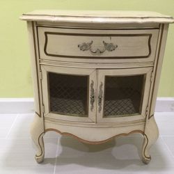 cute lil antique French table