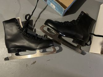 NEW! Adult Black Leather Figure Skates Sz 11