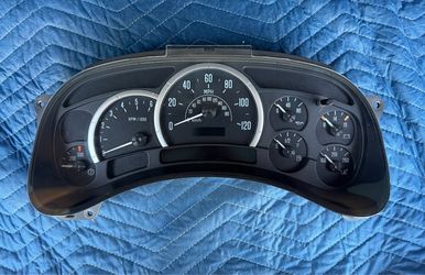 03-06 GM - Escalade Gauge Cluster