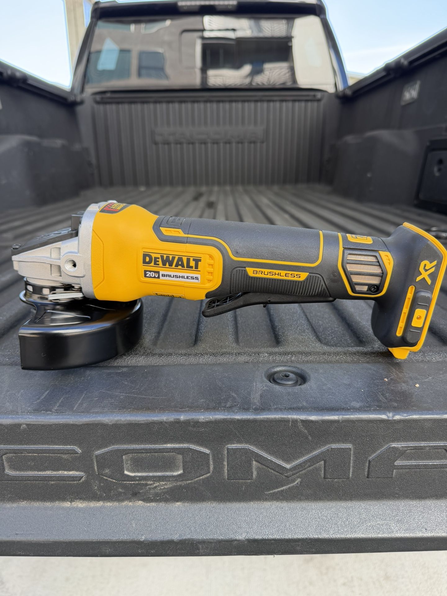 DeWalt 20V XR Grinder – Brushless (Tool Only)