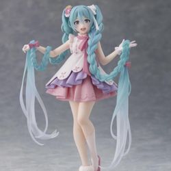 New In Box Anime Hatsune Miku Rapunzel Figure