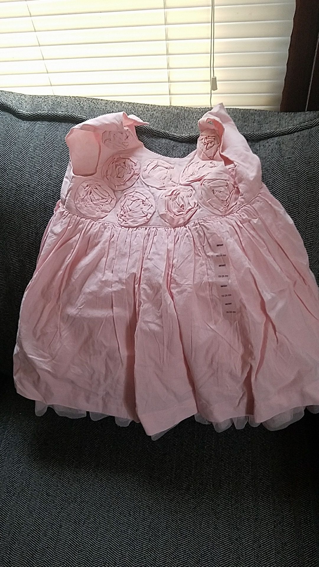 Girl size 18 to 24m . Color peach
