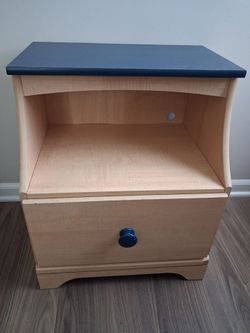 Small entertainment stand