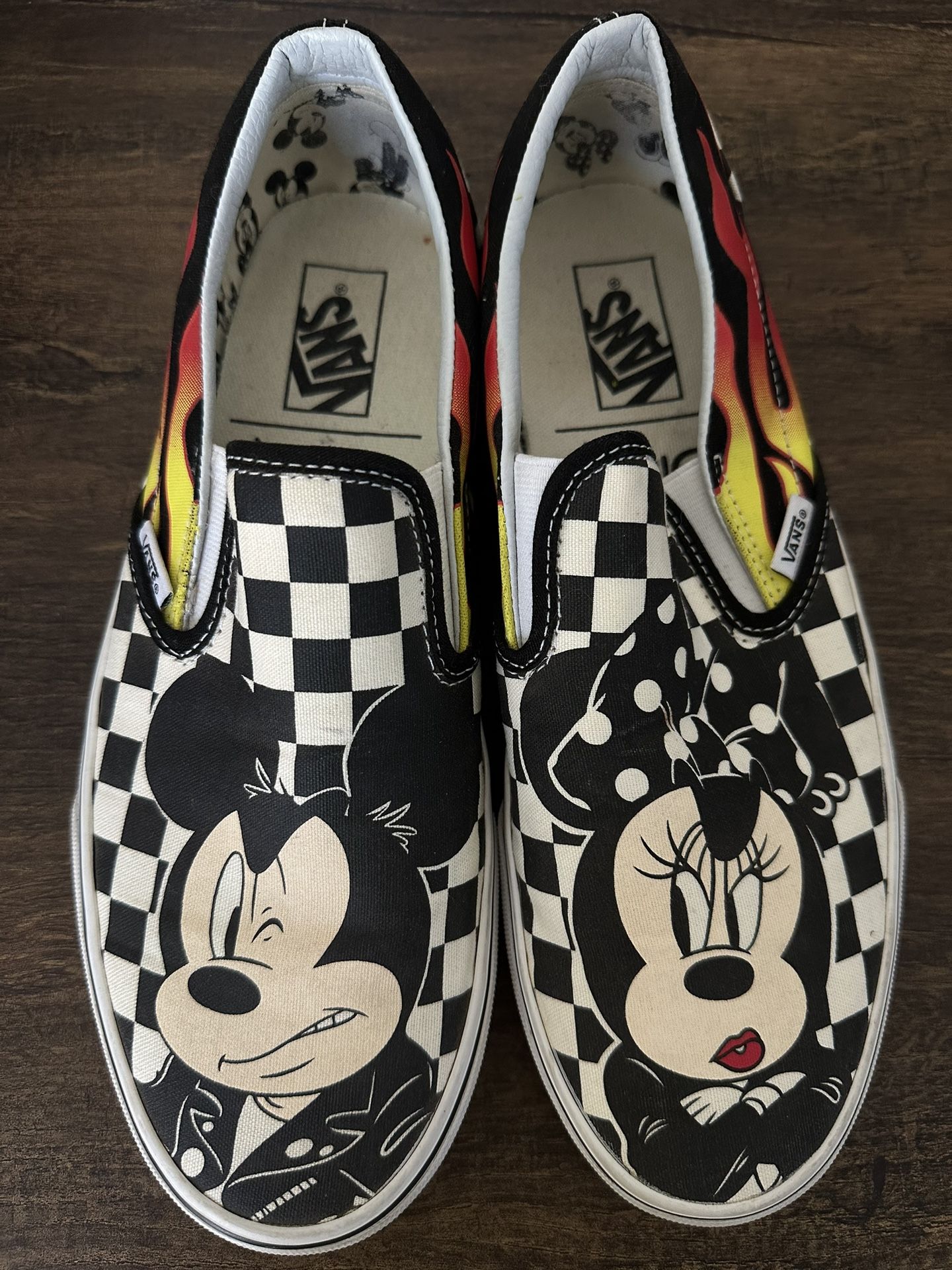 VANS X DISNEY CLASSIC SLIP-ON - MICKEY