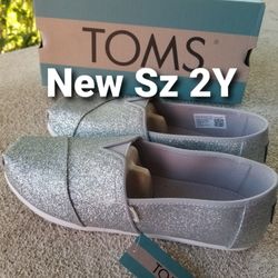 New Girls Size 2Y Silver TOMS glitter Slip-on Casual Shoes Nib Size 2