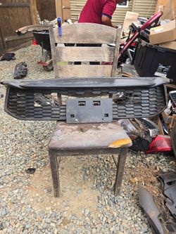 2025-2026 Honda Civic Front Bumper Lower Grille  OEM DAMAGED
