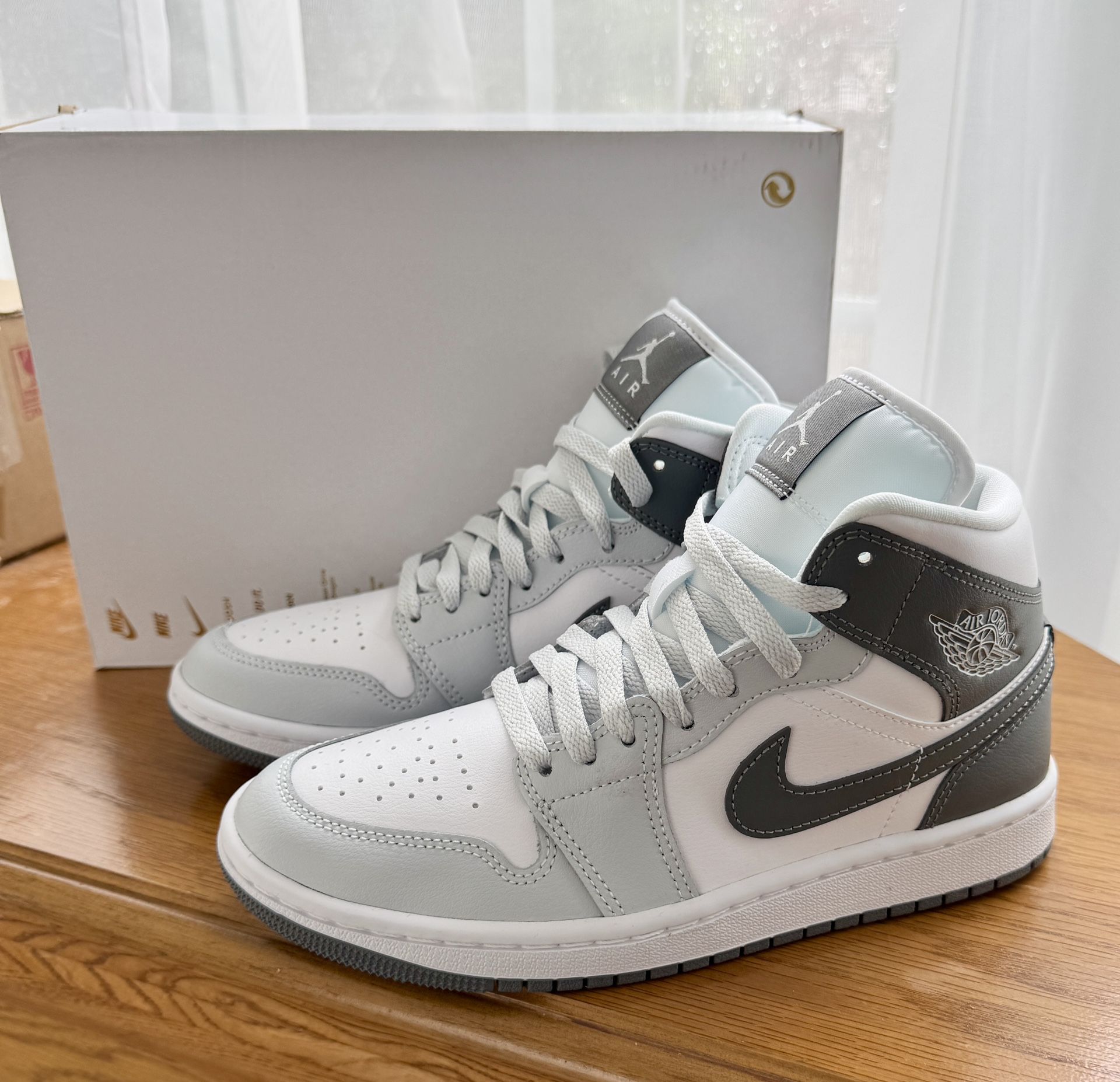 NEW Women’s Air Jordan 1 Platinum Gray & White 6.5