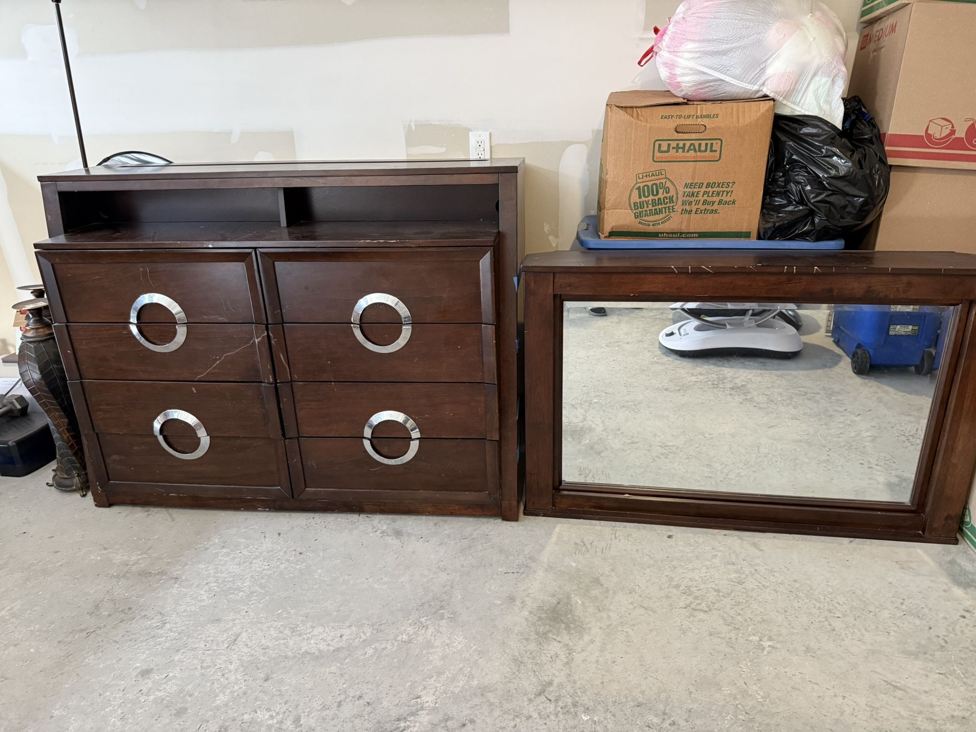 Dressers And Nightstand 