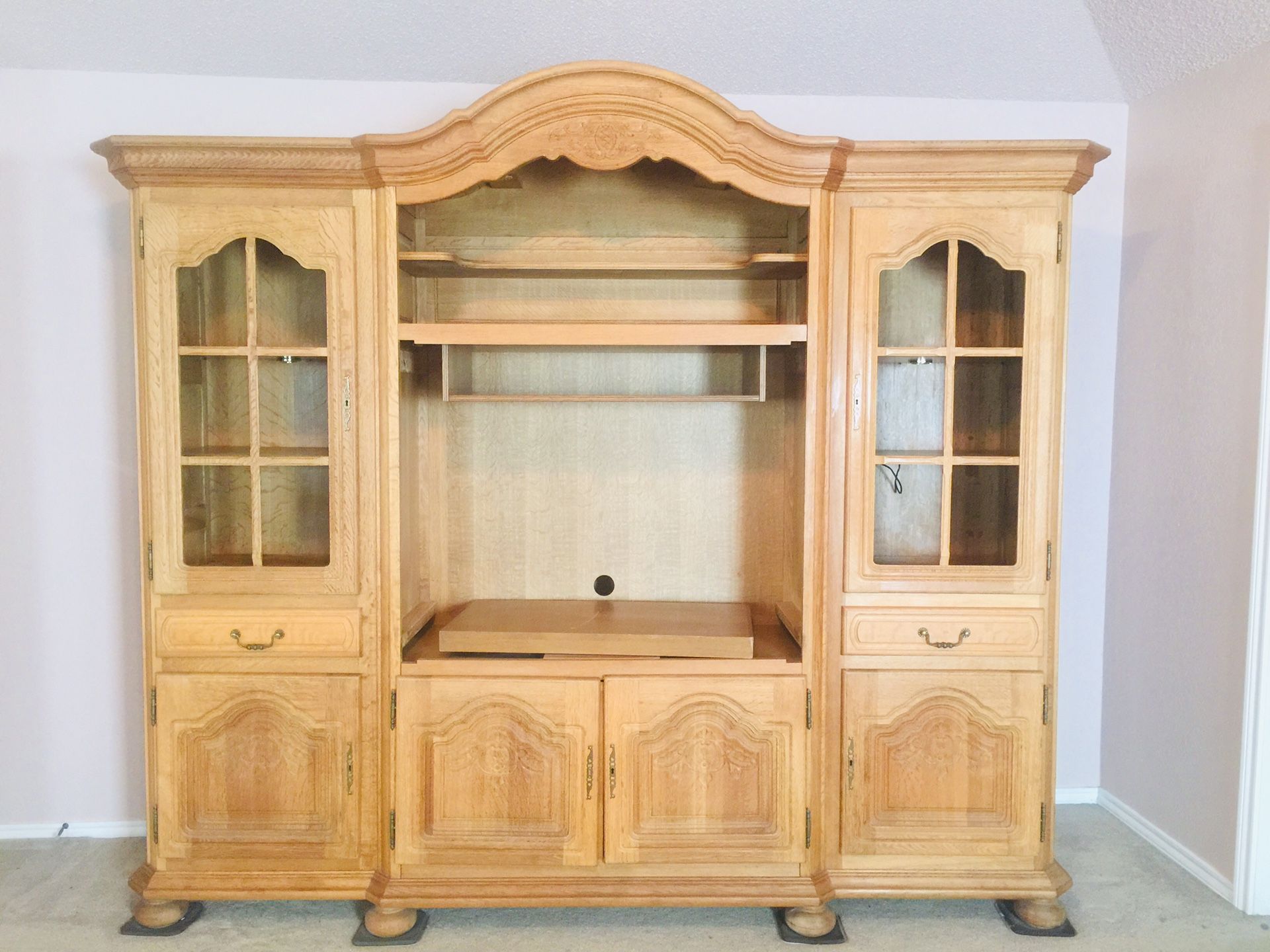 Antique Look Cabinet 
