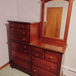 Newer Solid Wood Bedroom Set 